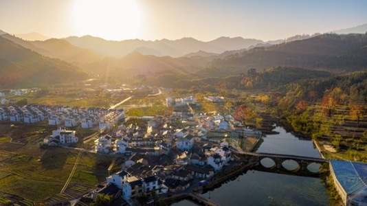 远景-全景-山村-群山-白云 图片素材