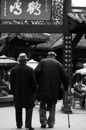 城市街景-男人-男性-老人-牌坊 图片素材