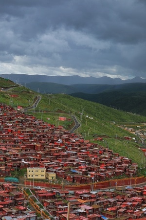 旅拍-色达-山雨来临-房屋-建筑 图片素材