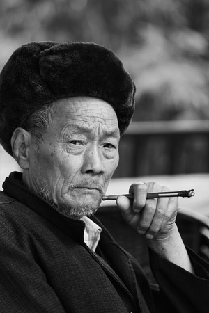 城市街景-老人-老年人-男性-男人 图片素材