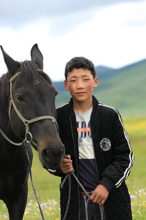 旅行-阿坝-男孩-少年-动物 图片素材