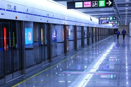 成都地铁-建筑-地铁站-走廊-行人 图片素材