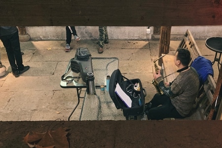 手机摄影-男性-男人-萨克斯-纪实 图片素材