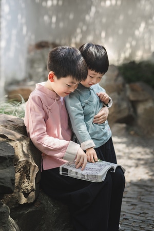 你好2020-古风-苏州园林-亲子摄影-儿童 图片素材