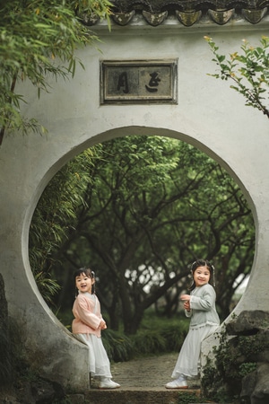 儿童摄影-儿童-苏州园林-女孩-古风 图片素材