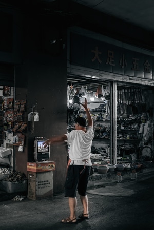 街道-扫街-夕阳-人文纪实-人文 图片素材