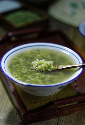 绿豆汤-绿豆-绿色-动感-水滴 图片素材