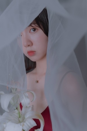 写真-室内-影棚-少女-可爱 图片素材