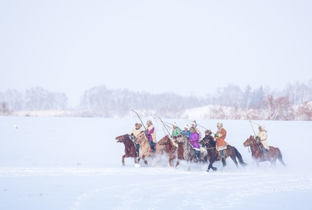 你好2020-人文-雪景-马-牧民 图片素材
