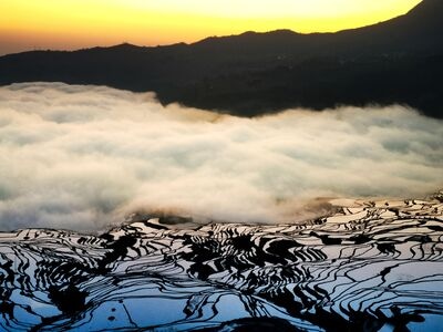 图一乐-梯田-雪山-天空-风景 图片素材