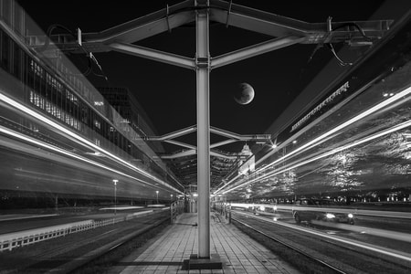 河西-有轨电车-夜景-道路-电杆 图片素材