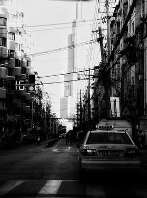 紫峰-手机-城市-街道-街头 图片素材