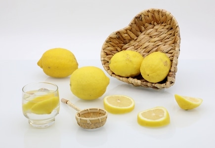 生活-静物-柠檬-黄色-白色 图片素材