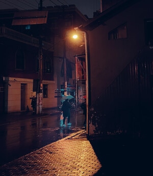 下雨-夜景-街拍-玻璃-雨夜 图片素材