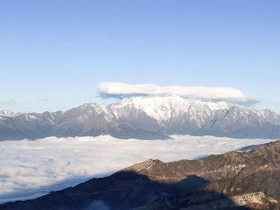抖音网红打卡地-在路上-牛背山-风景-山 图片素材