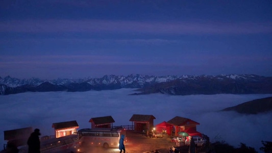 在路上-达瓦更扎-最好的观景平台-看日照金山-风景 图片素材