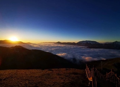 在路上-达瓦更扎-最好的观景平台-看日照金山-风景 图片素材