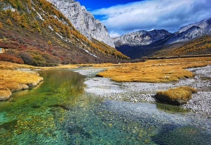 抖音网红打卡地-稻城-和心爱的人去的地方-风景-山峰 图片素材