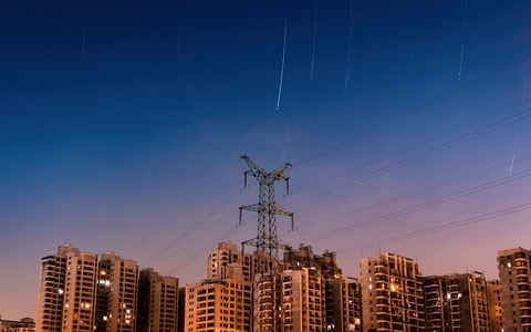 天空-夜晚-星星-星轨-铁塔 图片素材
