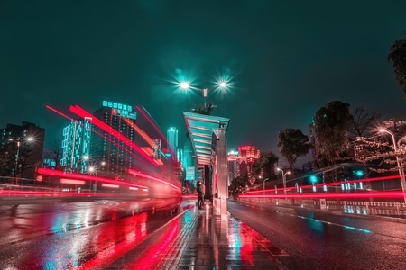 公交车站-等车-车流-街道-风景 图片素材