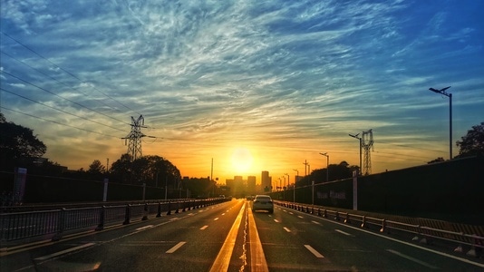手机摄影-夕阳-下班途中-道路-车道 图片素材