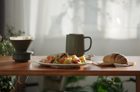 手冲咖灰-生活有爱-早餐-面包-沙拉 图片素材