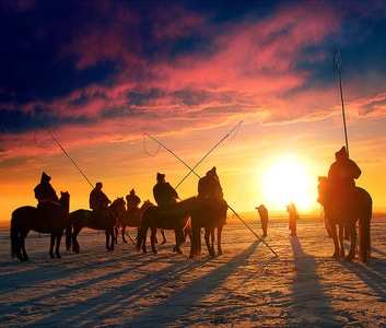 尘世烟火-雪野-冬季-牧马人-摄影人 图片素材