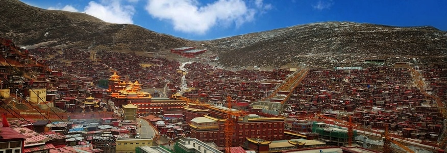 色达-五明佛学院-佛学院-佛教-蓝天白云 图片素材