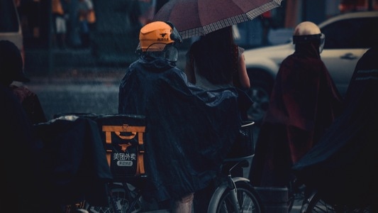 色彩-旅游-风格-纪实-外卖员 图片素材