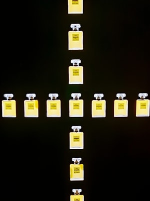 金黄色-香水-香奈儿香水-香水-香奈儿 图片素材