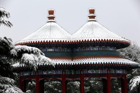 初雪-双亭-佛塔-寺庙-双亭 图片素材