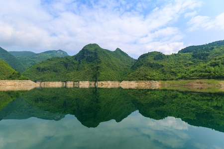 宜居-湖北恩施-巴东风光-神农溪-倒影 图片素材