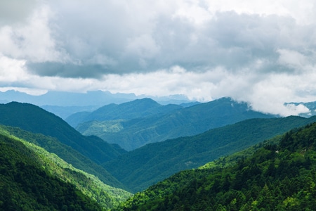 风光-旅游打卡圣地-多云-高山-山谷 图片素材