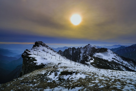 原始森林-山路-草甸-山丘-夕阳 图片素材