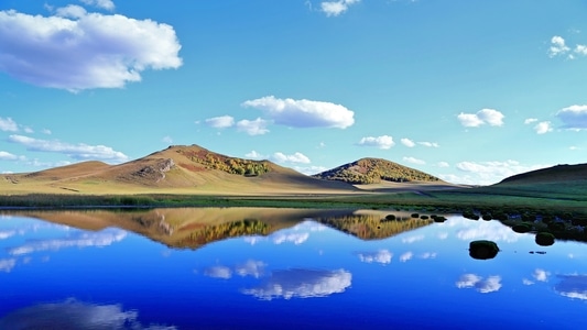 旅行-风光-湖泊-群山-蓝天白云 图片素材