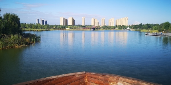 湖泊-楼宇-倒影-手机随拍-湖 图片素材