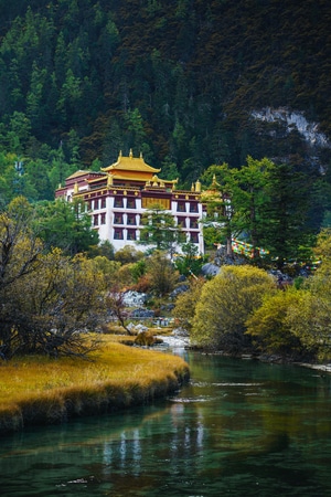 旅行-风光-湖-船屋-小河 图片素材
