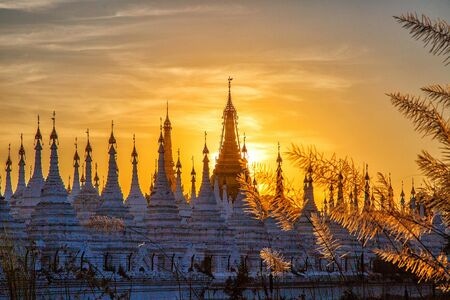 日落-缅甸-曼德勒-佛塔-风光 图片素材