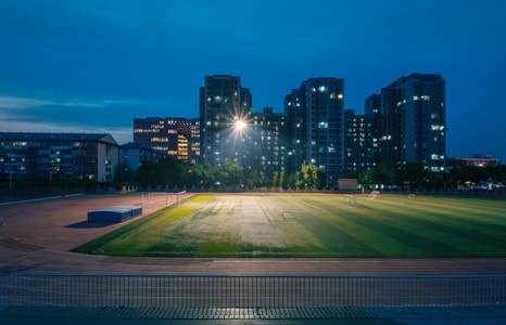 城市-北京-路灯-运动场-大学 图片素材