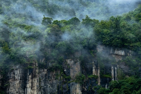 旅行-西藏-山南-云雾缭绕-山 图片素材