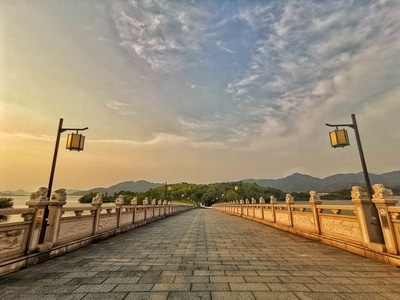 湖水-远山-日落-长桥-夏日 图片素材