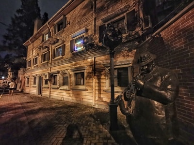 寂静-夜晚-街头-城市雕塑-情调 图片素材
