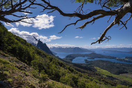阿根廷-纳韦尔瓦皮湖-纳韦尔瓦皮-蓝天-白云 图片素材