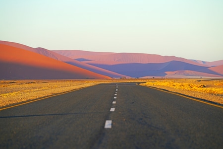 纳米比亚-沙漠-无人区-公路-蓝天 图片素材