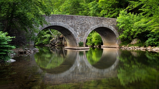 拱桥-清澈-小河-风景-桥 图片素材