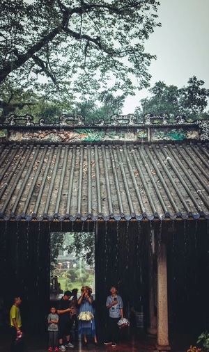 迷人的世界角落-阳光-我和我的祖国手机摄影大赛-屋檐水-雨水 图片素材