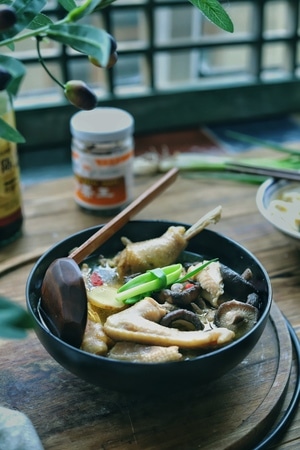 生活摄影-美食-宅家美食-香菇鸡汤面-美食 图片素材
