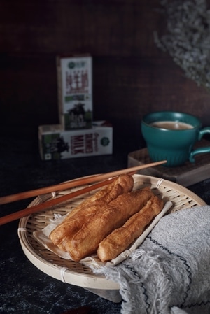宅家-日常生活-学手艺-炸油条-油条 图片素材