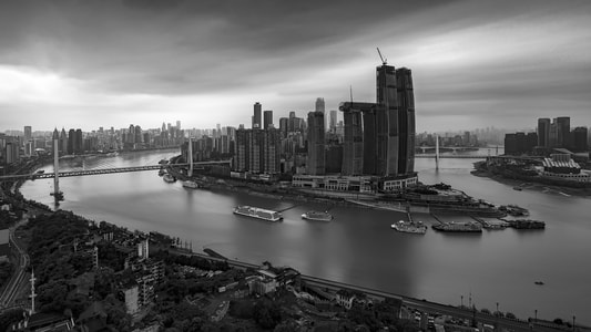 重庆-城市天际线-都市风云-黑白照片-网红机位 图片素材