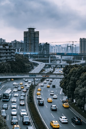 重庆-城市交通-轻轨-竖拍-网红机位 图片素材
